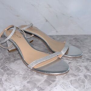NEW jewel badgley mischka danni II low block heel silver sz 8